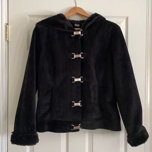 Black velour front front buckle closures and hood